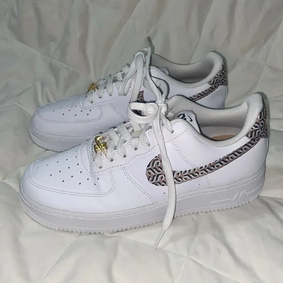 Like new Nike Air Force 1 Low United in Victory White - Picture 4 of 16